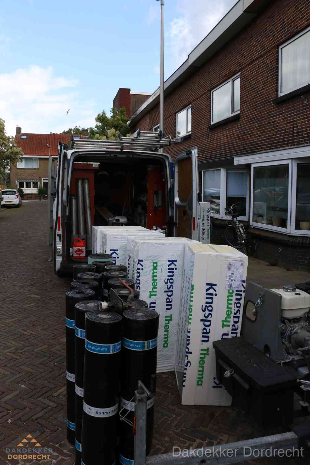 Plat dak met bitumen dakbedekking en brander in Dordrecht Plat dak met bitumen dakbedekking en brander in Dordrecht