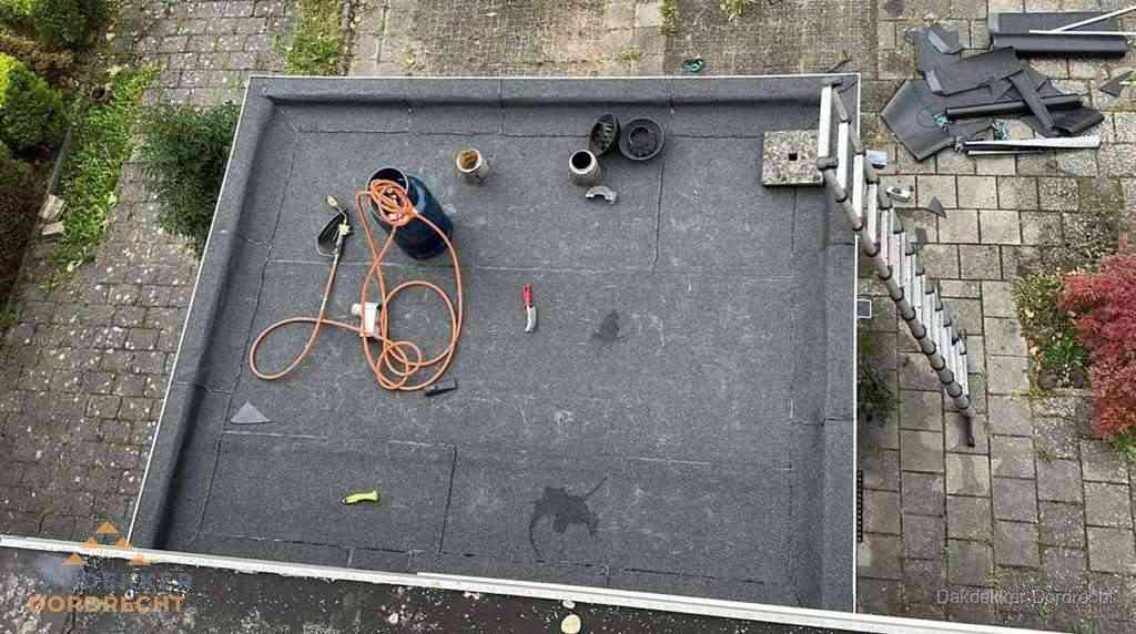 Plat dak met nieuwe bitumen bedekking in Dordrecht Plat dak met nieuwe bitumen bedekking in Dordrecht