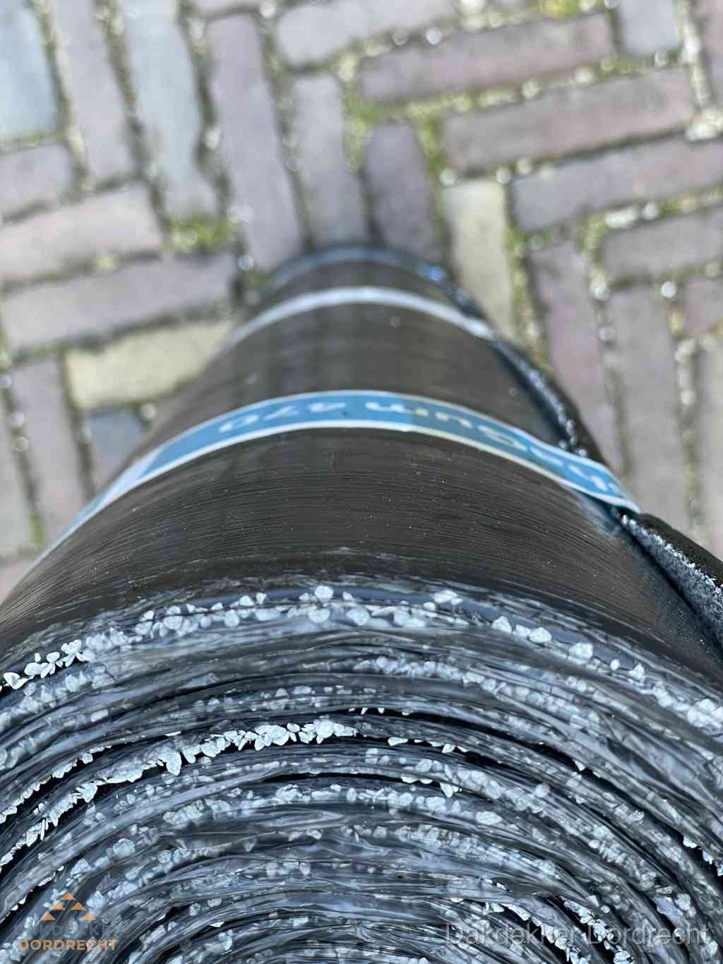 Rol bitumen dakleer met leislag voor plat dak in Dordrecht Rol bitumen dakleer met leislag voor plat dak in Dordrecht